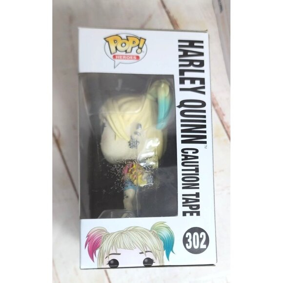 Pop Heroes Birds of Prey 302 Harley Quinn Caution Tape Vinyl Figure Funko Pop - Picture 9 of 16